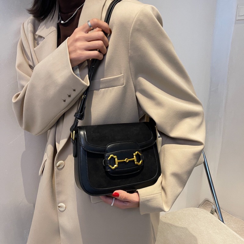 Túi đeo chéo nữ vân da nhung tăm da lộn phối dây bấm cúc cao cấp