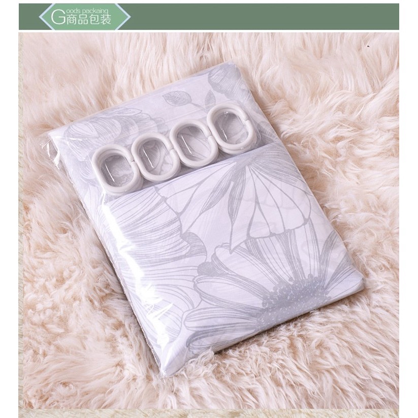 Rèm che họa tiết hình bướm cho phòng tắm