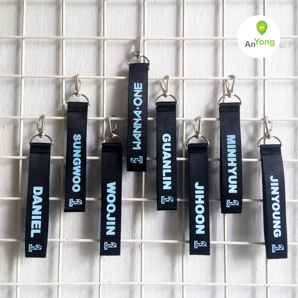 Móc khóa Name Tag Wanna One