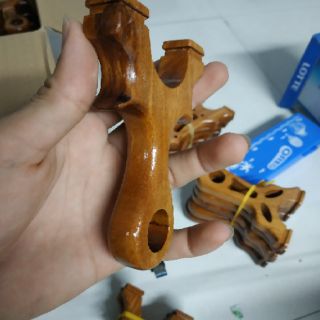 Ná gỗ slingshot tặng 2 thun