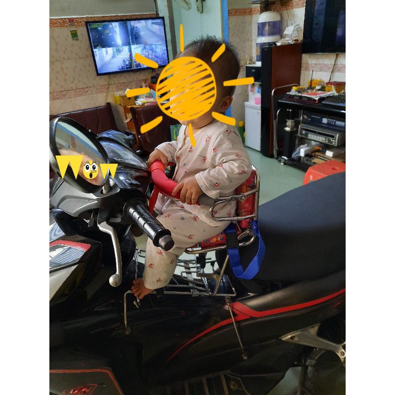 Ghế ngồi xe máy cho bé xe Air Blade có vòng bảo vệ chân ngắn