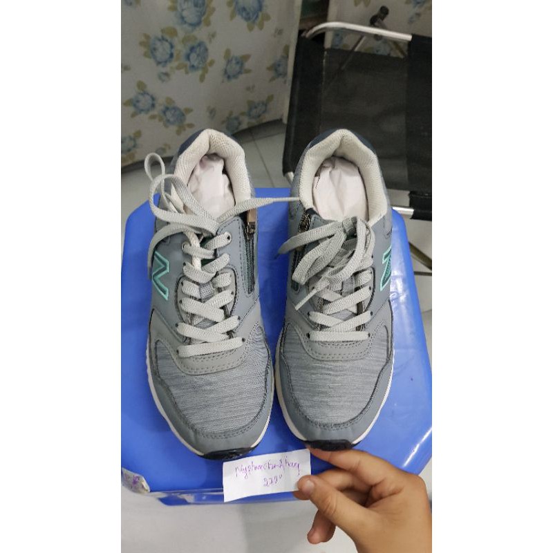 Giày thể thao si chị khách chốt live