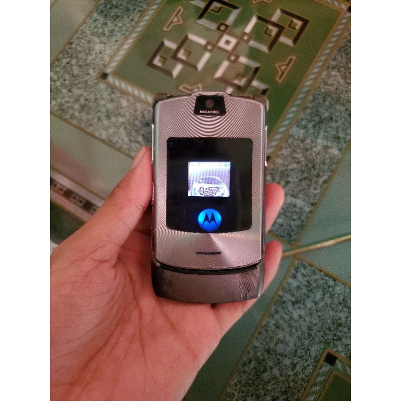 Điện thoại Motorola V3i Cũ nguyên zin tem | BigBuy360 - bigbuy360.vn