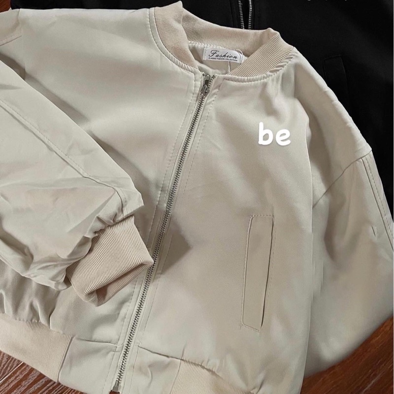 Bomber form ngắn phong cách nữ tính