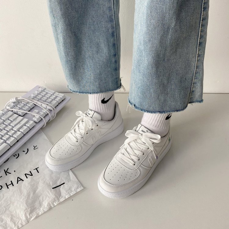 Giày Sneakers Da Pu Màu Trắng In Họa Tiết Hoạt Hình | BigBuy360 - bigbuy360.vn