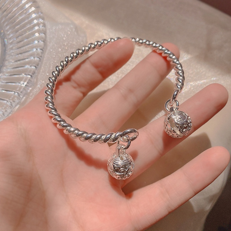 Vòng Tay Đính Chuông Thời Trang Nữ Tính