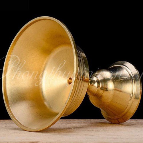 Chân đế ĐỒNG đèn cầy,dầu bàn thờ(cầm không nóng tay)