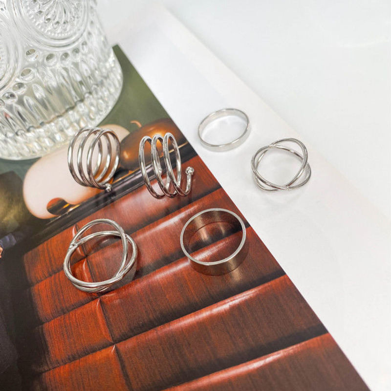 Bộ nhẫn thời trang xinh xắn cho phái nữ