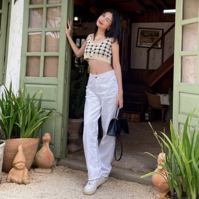 Jeans trắng ống rộng