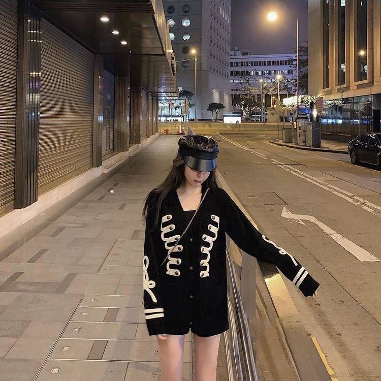 Áo khoác cardigan dệt kim màu đen/trắng phong cách retro thời trang mùa thu 2021 cho nữ