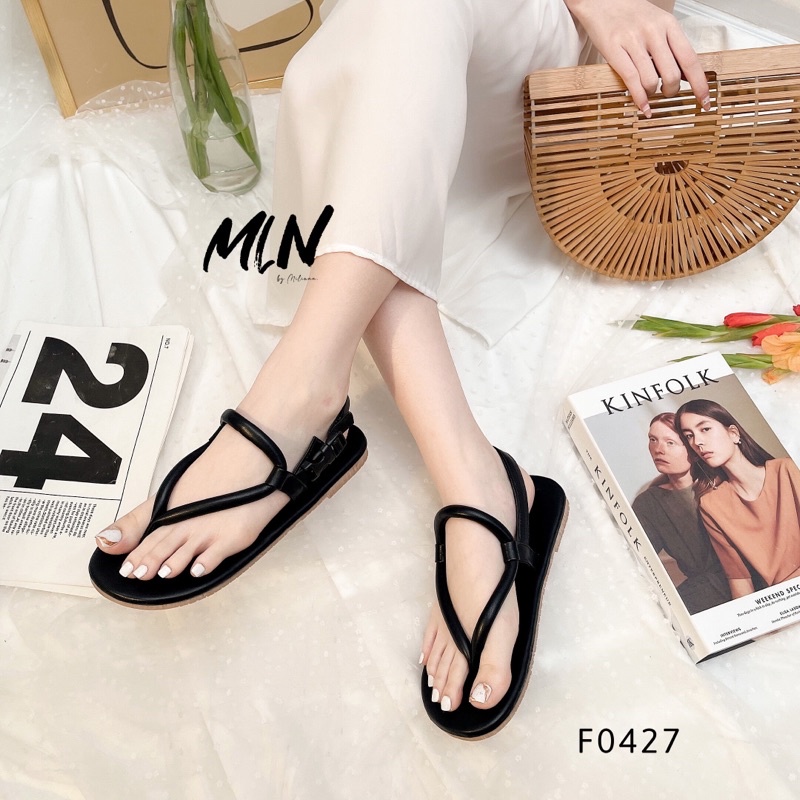 GIÀY SANDAL NỮ ĐẾ BỆT QUAI TRÒN KẸP CHỮ V HẬU KHÓA BẤM T94 F0427