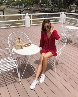 Jum đỏ nơ ngực