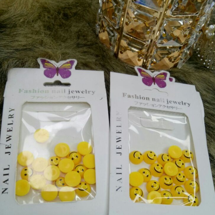 Set charm hình mặt cười gắn móng