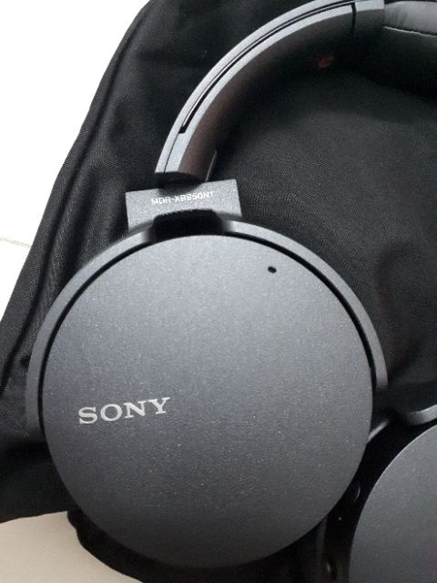 Tai nghe bluetooth Sony XB950N1 chống ồn.