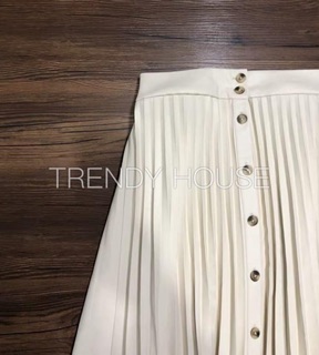 Chân váy xếp ly da Stra trắng cúc dọc