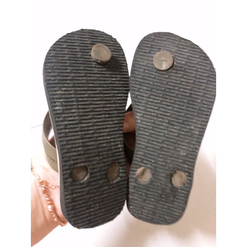 Thanh lý dép kẹp chính hãng Havaianas cho bé 2 tuổi