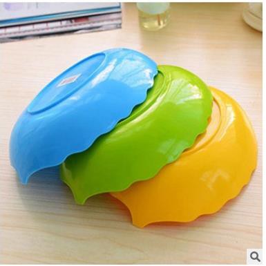 Đĩa Nhựa Chiếc Lá 18cm (Màu Sắc Ngẫu Nhiên)