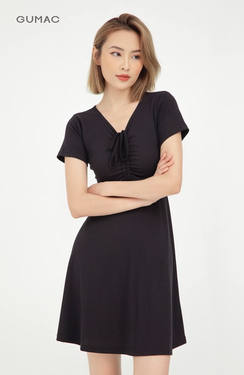 [Mã MABR07062 giảm 8% tối đa 50K đơn từ 249K] Đầm thun nữ ôm body cá tính GUMAC rút dây ngực màu đen DB569 | BigBuy360 - bigbuy360.vn
