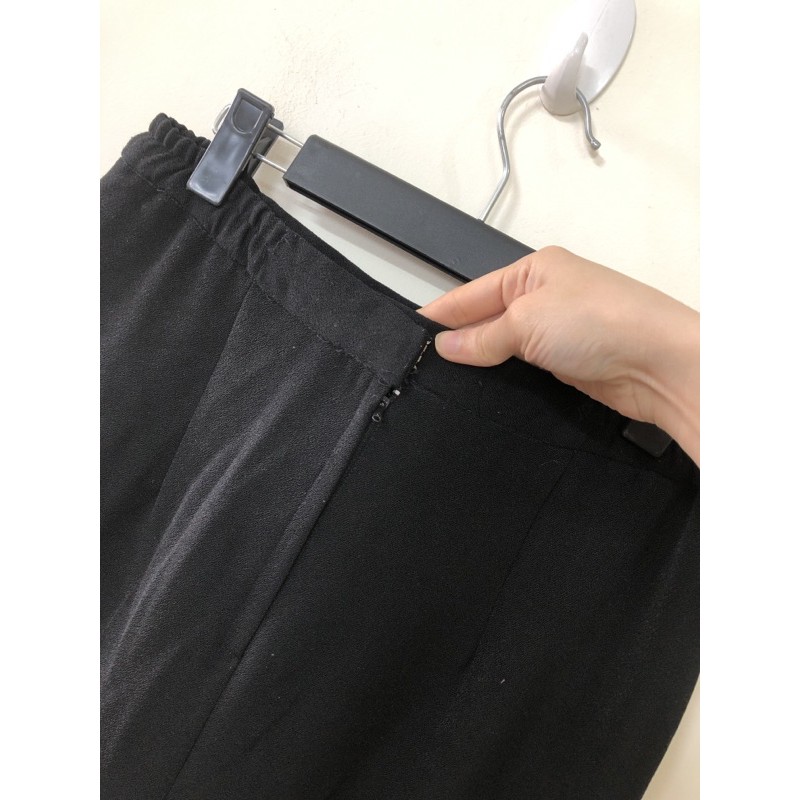 chân váy vải midi chất dày màu đen nhánh 2hand size L Xl nhỏ