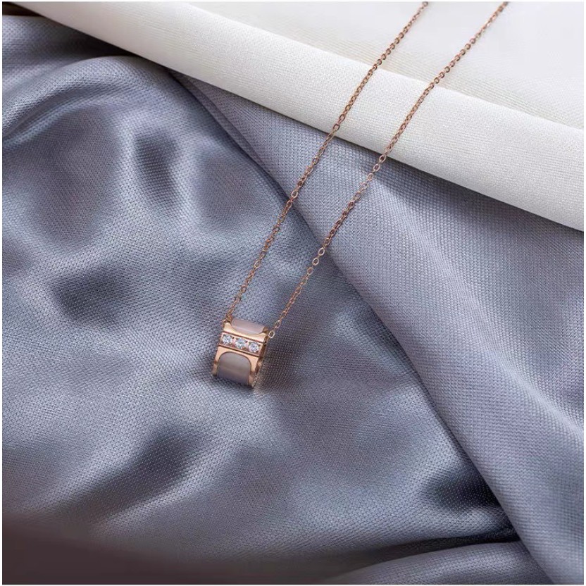 Dây Chuyền Mặt Hình Trụ Đính Đá Zircon Màu Trắng Tự Nhiên Đính Đá Zircon Thanh Lịch Phong Cách Pháp Thanh Lịch Dành Cho Nữ
