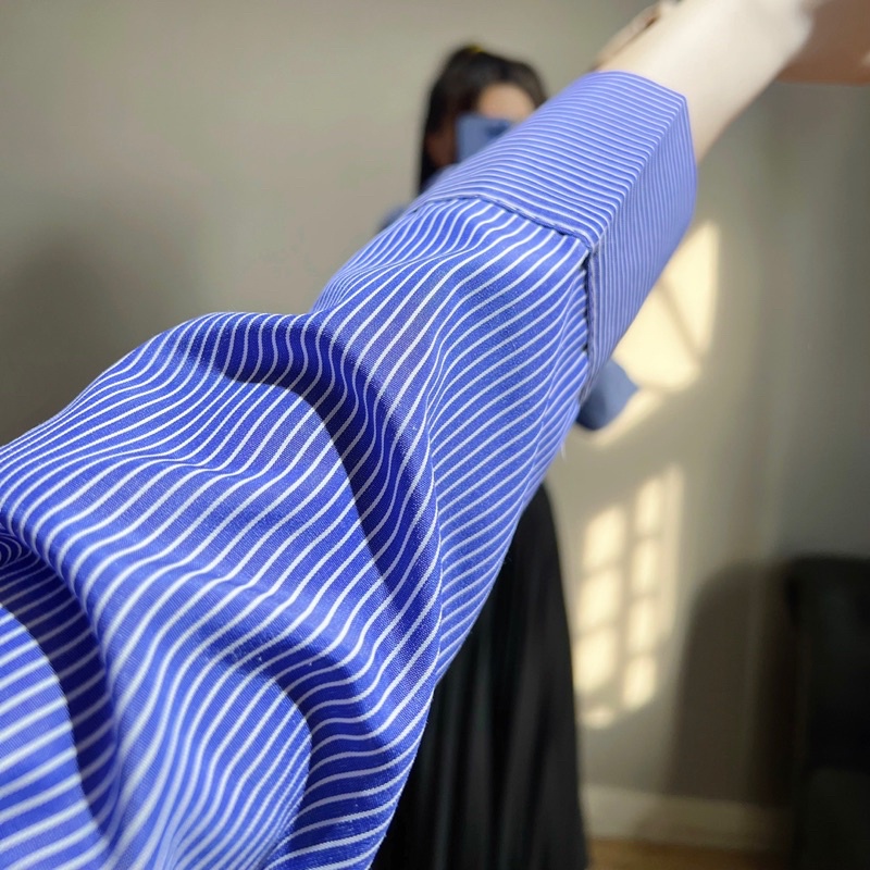 Áo Sơ Mi Xanh Lệch Vai