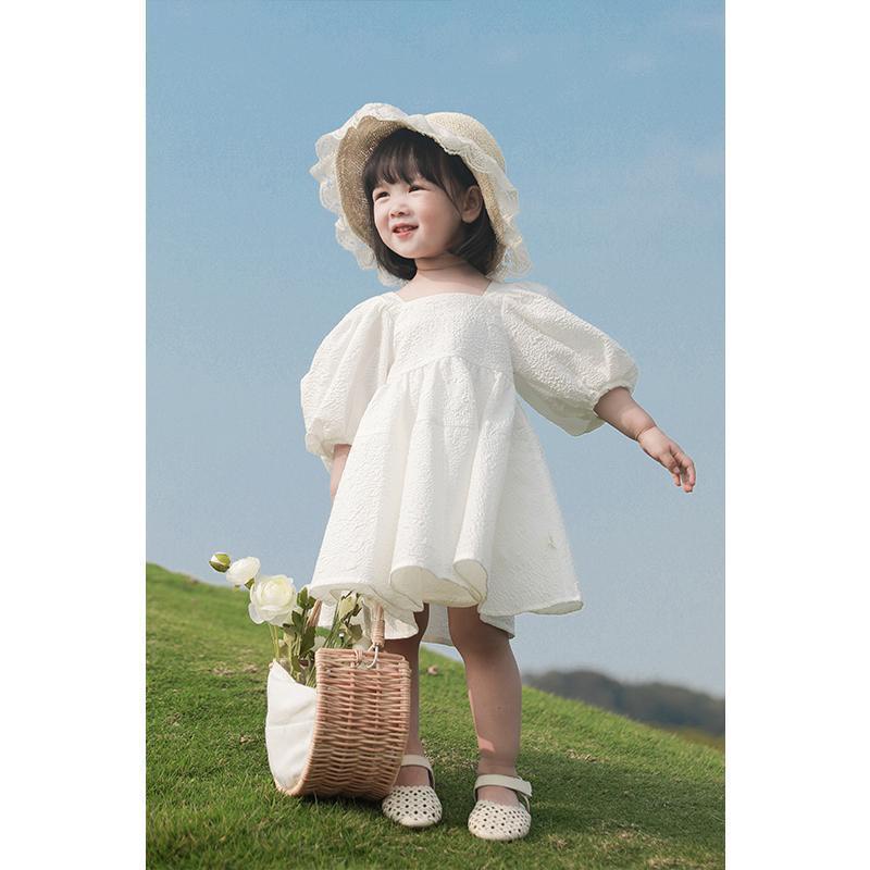 Váy xốp trắng dịu dàng bé gái