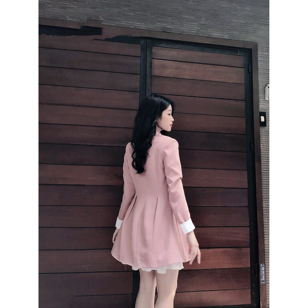 Set blazer kèm váy hồng sang chảnh