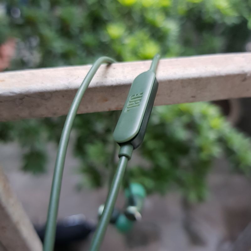 Tai nghe JBL live100 chính hãng, có mic đàm thoại, âm thanh cực hay, bass mạnh