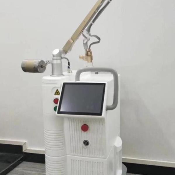 MÁY ĐIỀU TRỊ SẸO RỖ , TRẺ HOÁ LASER FRACTIONAL CO2