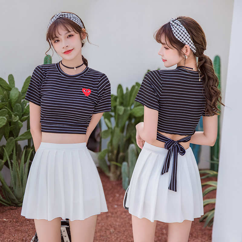 Bộ Đồ Bơi 2 Mảnh Áo Thun Tay Ngắn Kẻ Sọc + Chân Váy | BigBuy360 - bigbuy360.vn