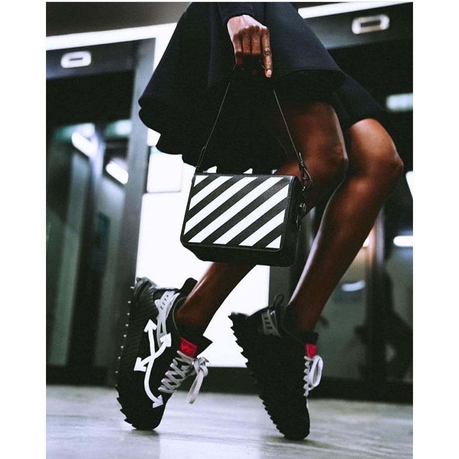 Túi đeo chéo Off White diagonal leather crossbody bag fw20