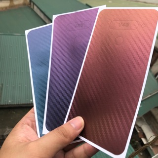 Dán lưng vân carbon đổi màu LG V40