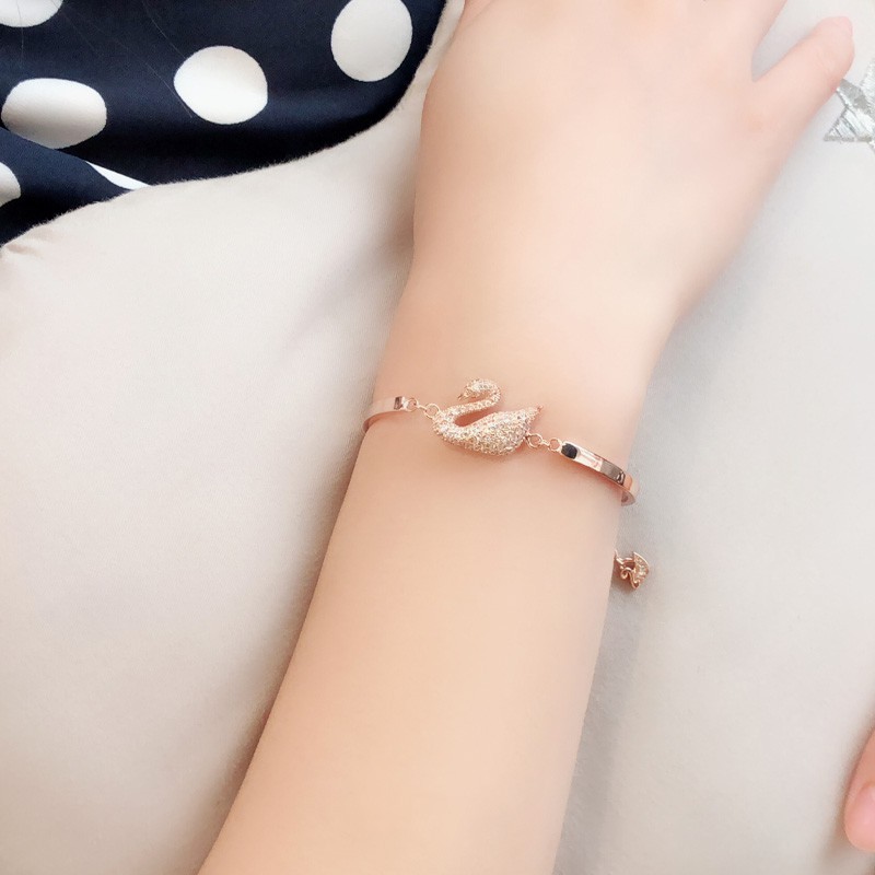 Vòng tay nữ mạ titan lắc tay nữ mặt thiên nga đính đá pha lê lấp lánh xinh xắn phong cách hàn quốc | BigBuy360 - bigbuy360.vn