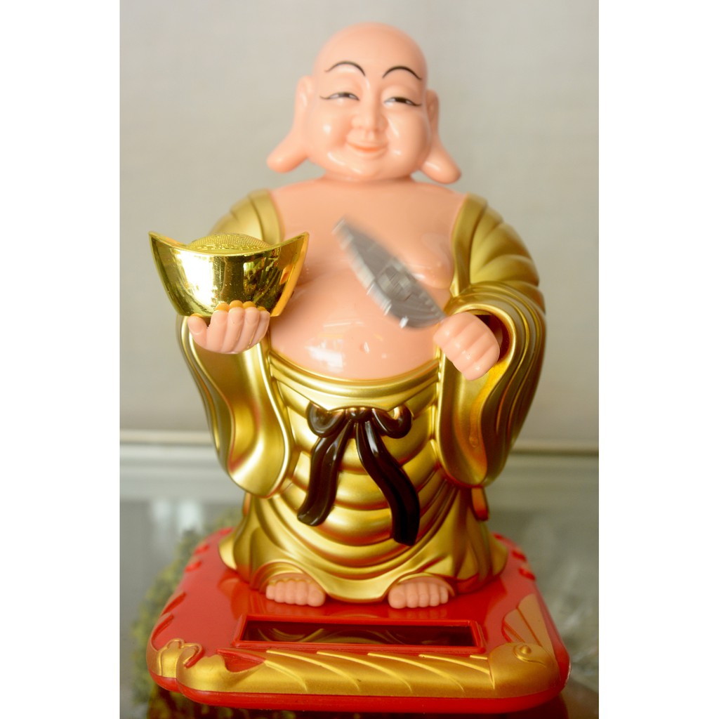 Di Lặc gật đầu vẫy quạt năng lượng mặt trời