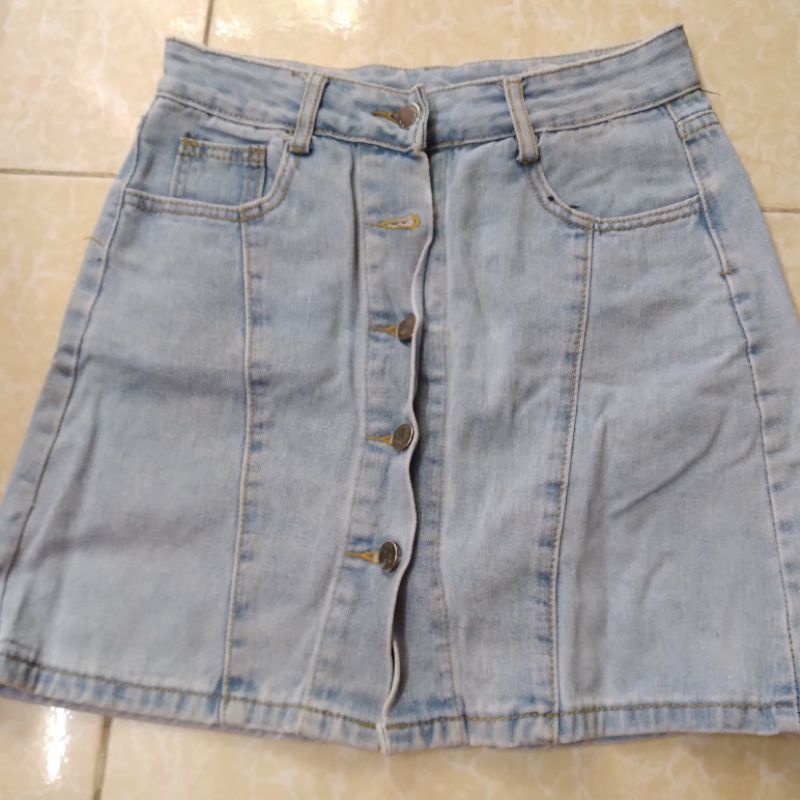 (2hand) Chân váy jean bạc hàng cúc giữa có quần trong 52-57kg