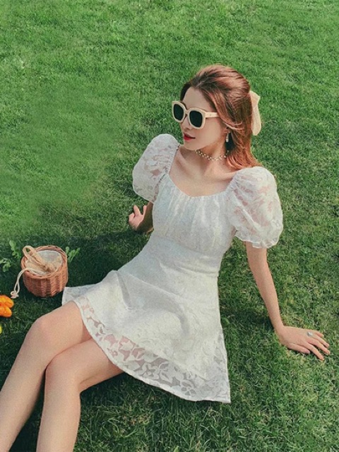 ĐẦM TRẮNG HOẠ TIẾT NỔI TAY PHỒNG NHẸ