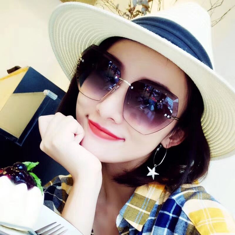 Kính mát gọng kim loại chống tia UV màu sắc gradient thời trang cho nữ