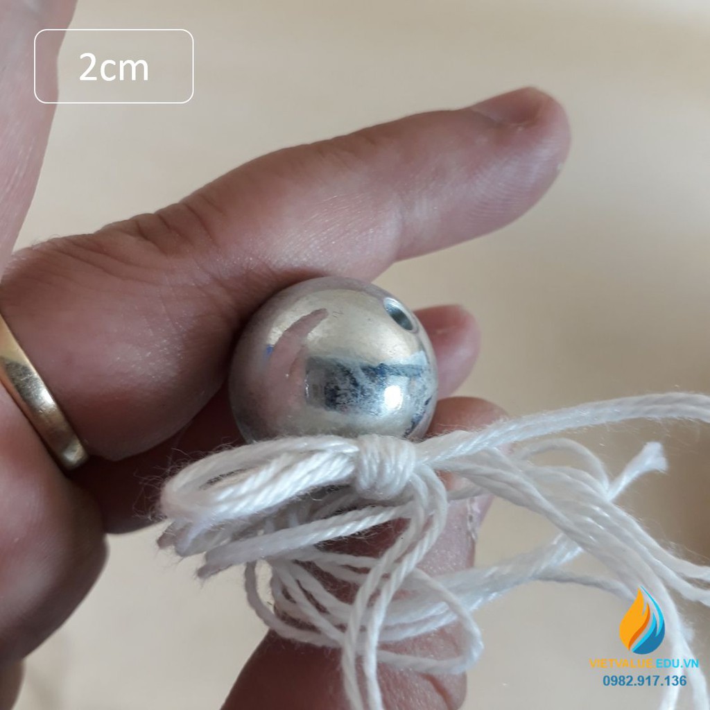 Viên bi sắt đường kính 2cm, lắp sợi dây làm con lắc đơn