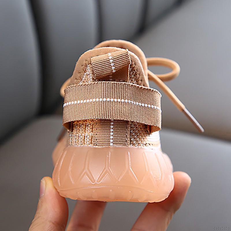 Giày thể thao phong cách năng động dễ thương dành cho các bé