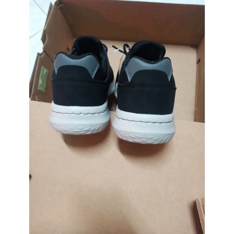 Giày Sneaker chính hãng