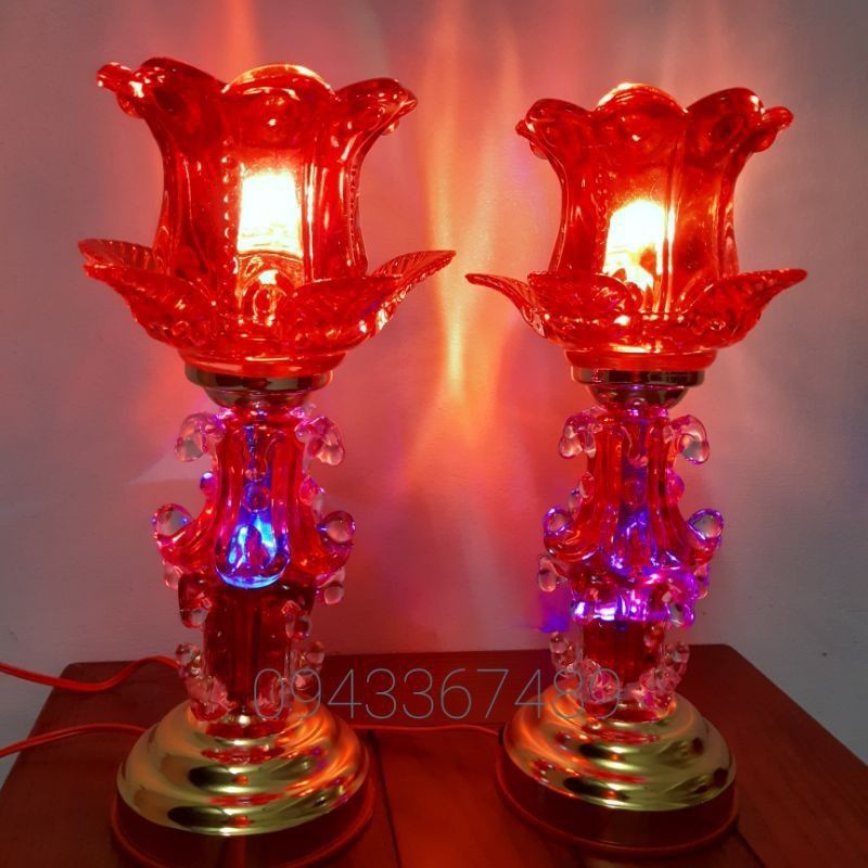 Đèn thờ thủy tinh cao 33cm. Đèn sáng cả thân