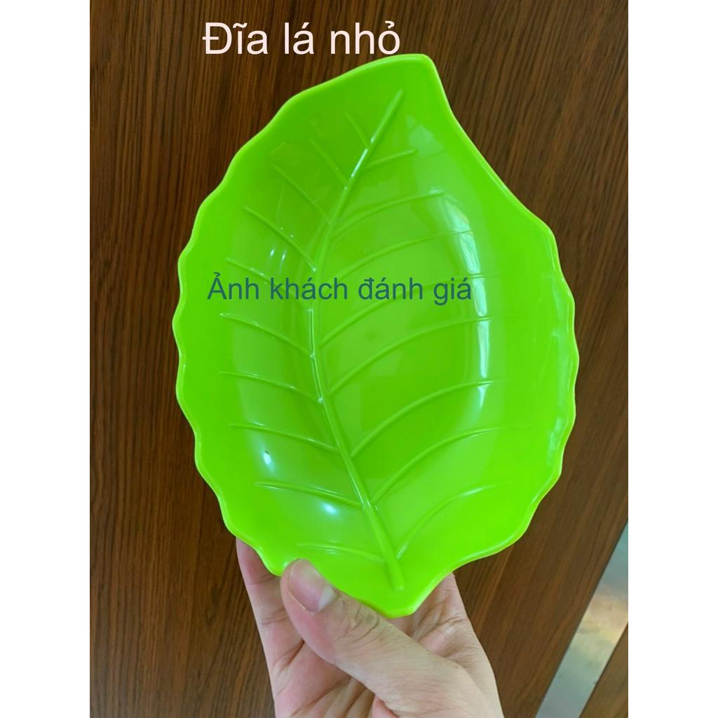 Đĩa nhựa hình lá Việt Nhật 2 size to nhỏ, đựng hoa quả, bánh kẹo, đồ ăn