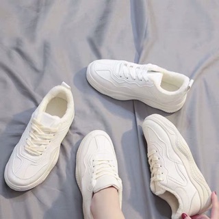 Giày sneaker