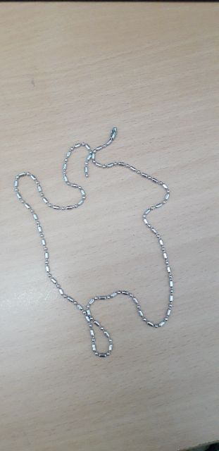 Một sợi dây chuyền bi khúc loại 2,5ly bằng inox dài 60cm