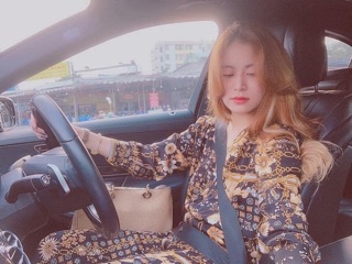 Váy hoạ tiết