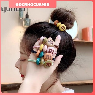 Chun buộc tóc cho bạn gái hình chữ M xinh xắn
