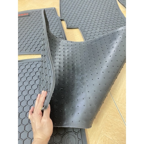 Thảm lót sàn cao su đúc ko mùi xe INNOVA 2008- 2015- 2019 3 hàng ghế