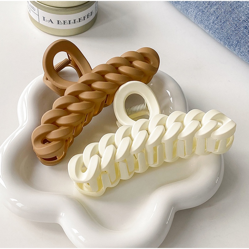 Kẹp Tóc Phối Xích Hình Cá Mập Màu Trà Sữa Độc Đáo Tinh Tế Thời Trang Cho Nữ