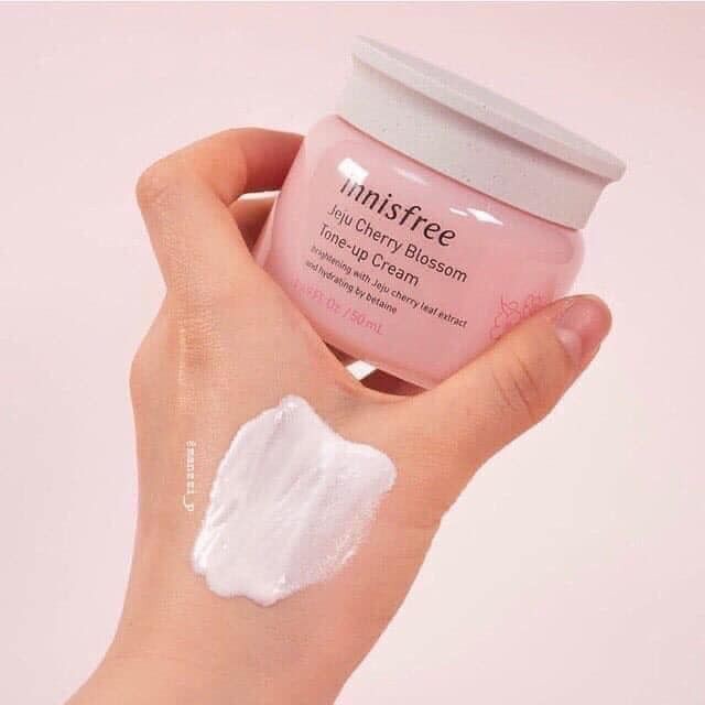 KEM DƯỠNG TRẮNG NÂNG TONE DA TỨC THÌ INNISFREE JEJU CHERRY BLOSSOM TONE-UP CREAM 50ML