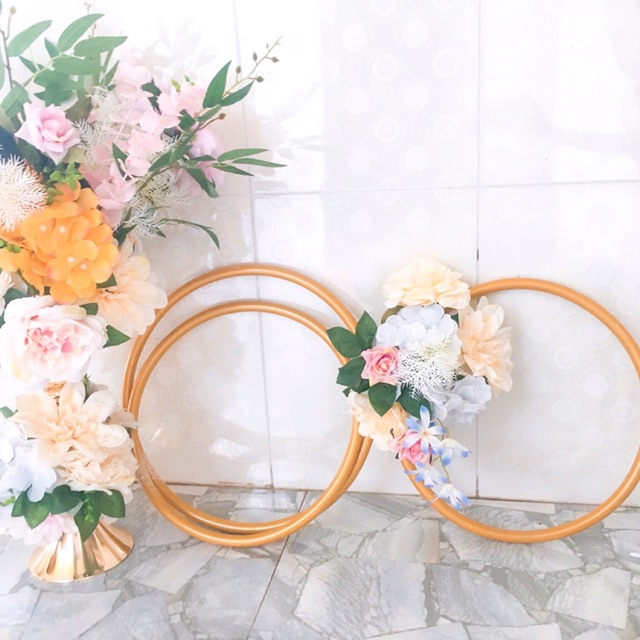 Vòng tròn trang trí cắm hoa